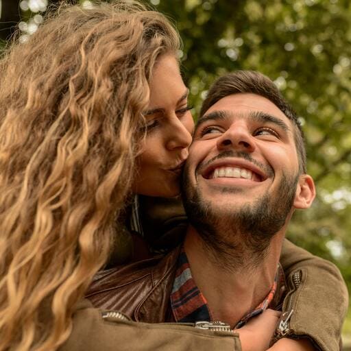 Deme el texto en portugues para la imagen en los campos de: "texto alternativo", "titulo", "leyenda" y "descirpción", para que la pagina sea encontrada más facilmente por los buscadores
