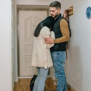 Casal em terapia de casal devido a problemas de infidelidade.