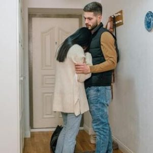 Casal em terapia de casal devido a problemas de infidelidade.